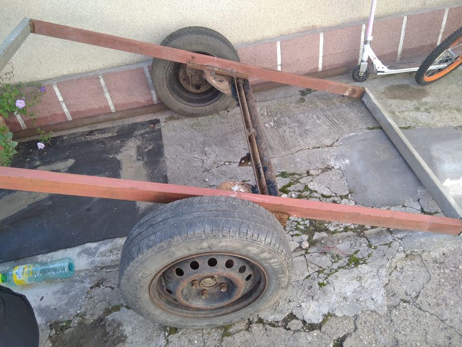 De Vânzare cadrul cu roți și cuplă remorcă