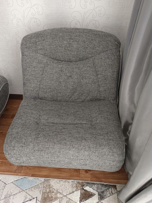 Продам диван с двумя креслами