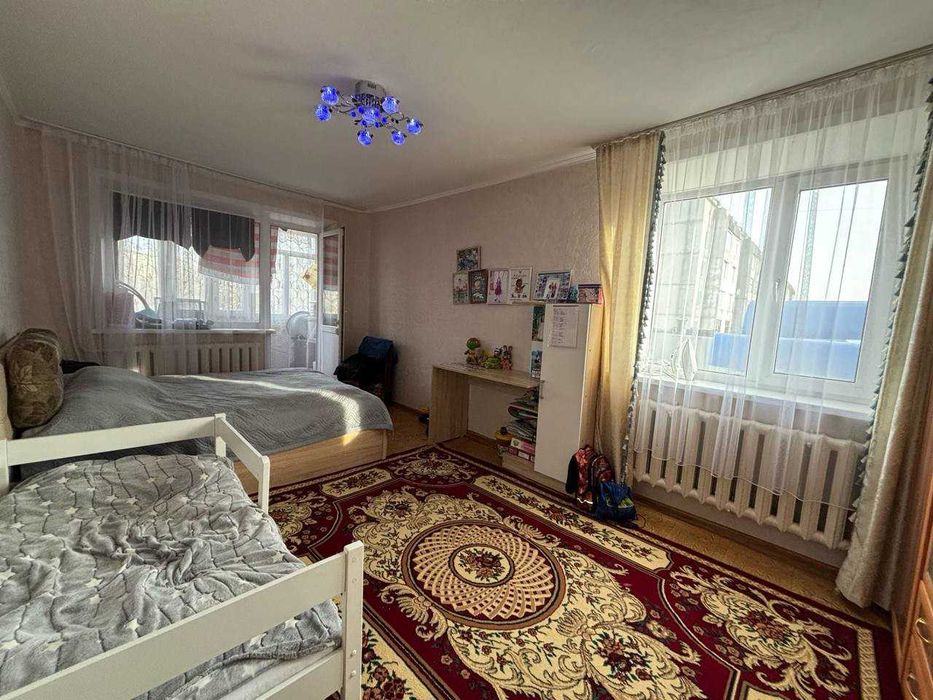 Продается 3-комнатная квартира в 9 микрорайоне.