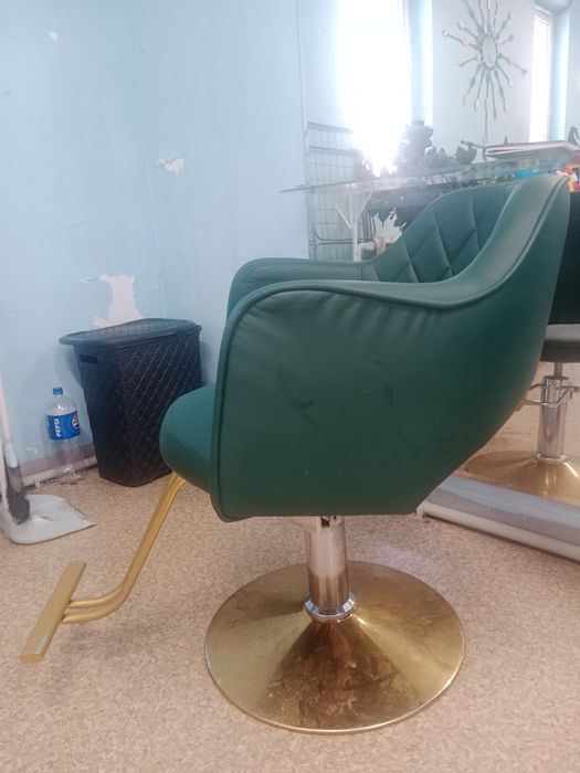 Кресло с парикмахерской