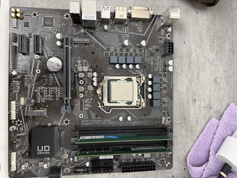 I7 11700f, b560m, 16gb ddr4 2666mhz