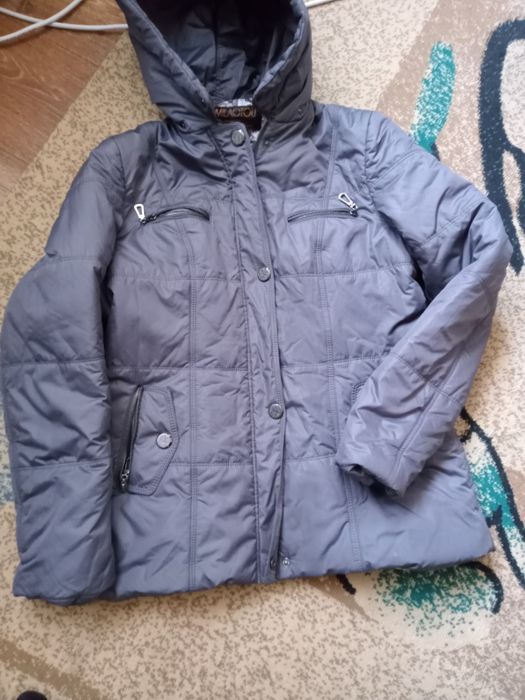 Продам куртку на девочку