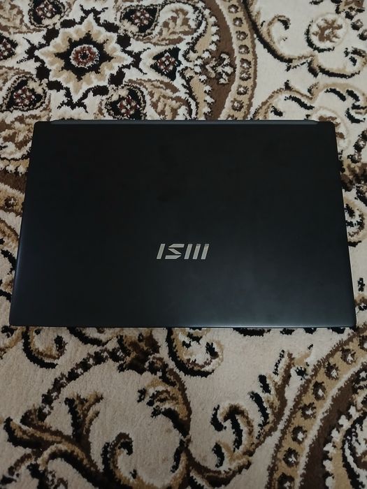 MSI B7M Modern noutbuk