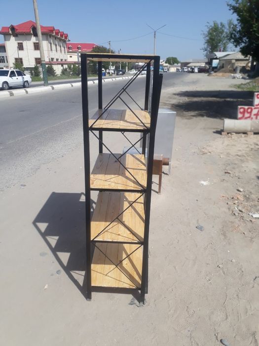 Polka, bolalar uchun kitob javoni