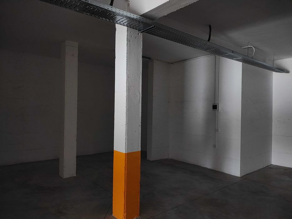 Дава се под наем Гараж / Паркомясто в Смолян, Нов център - 20 кв.м за 76.5 € - Снимка #3