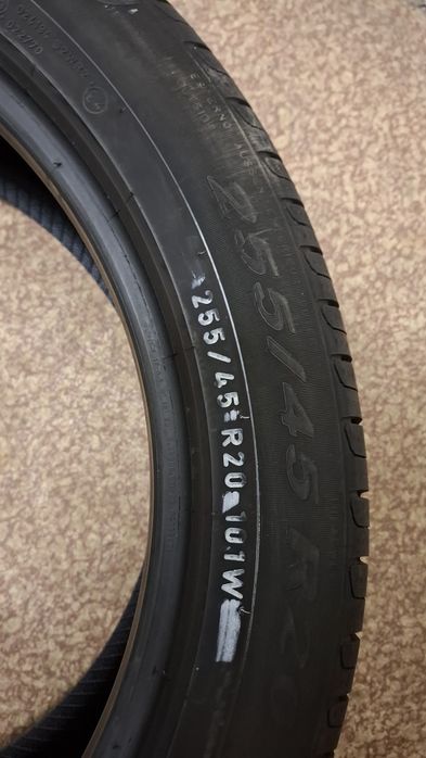 Единична лятна гума Pirelli 255 45 20