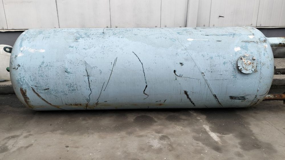 Емкость  2 тн для воды б/у