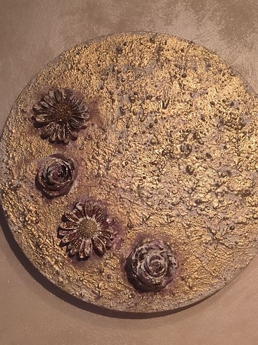 Tablou handmade cu flori ceramice si finsaj bronz