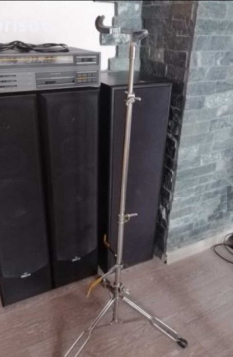 Стойка за китара