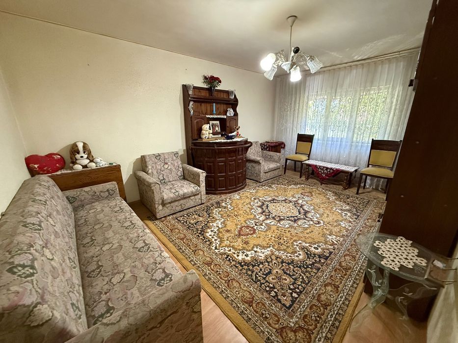 Apartament 3 camere decomandat Craiovita Noua