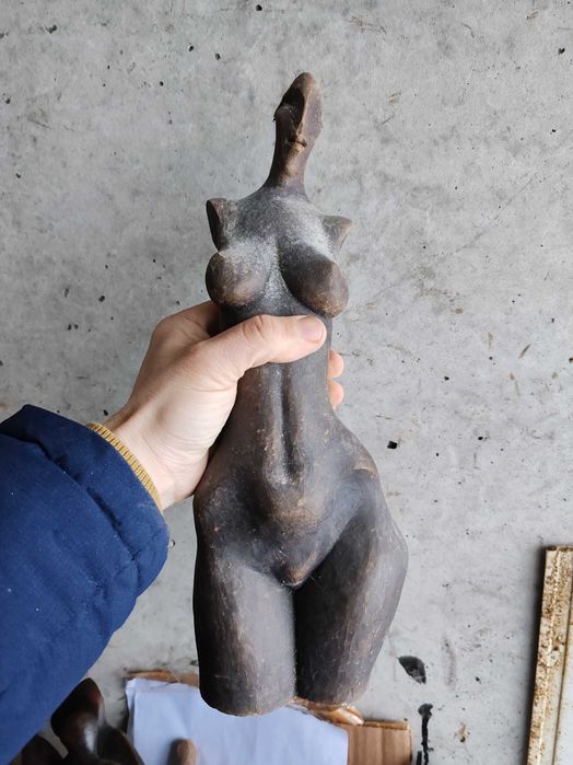 Скулптури малки пластики и графики