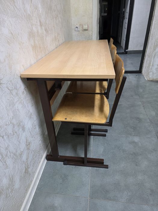 Парта и стулья как новый