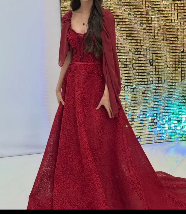 Платья очень в хорошем состояния !