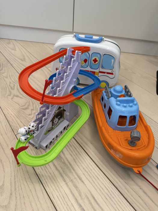 Пакет игрушек и машинки