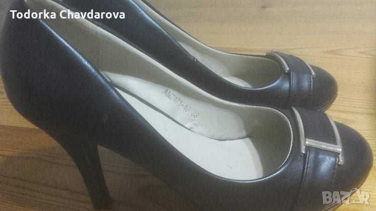 Нови дамски обувки на висок ток