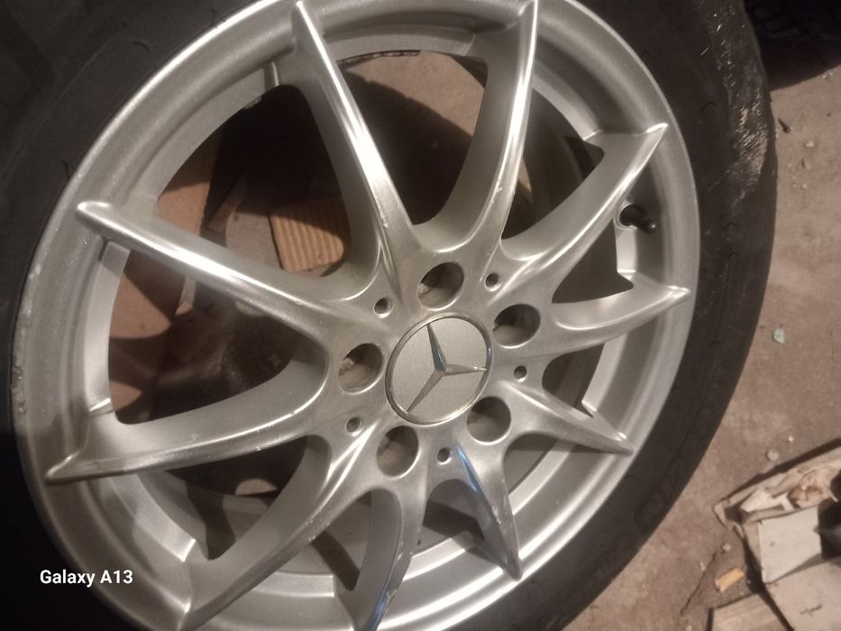 Продавам гуми с джани