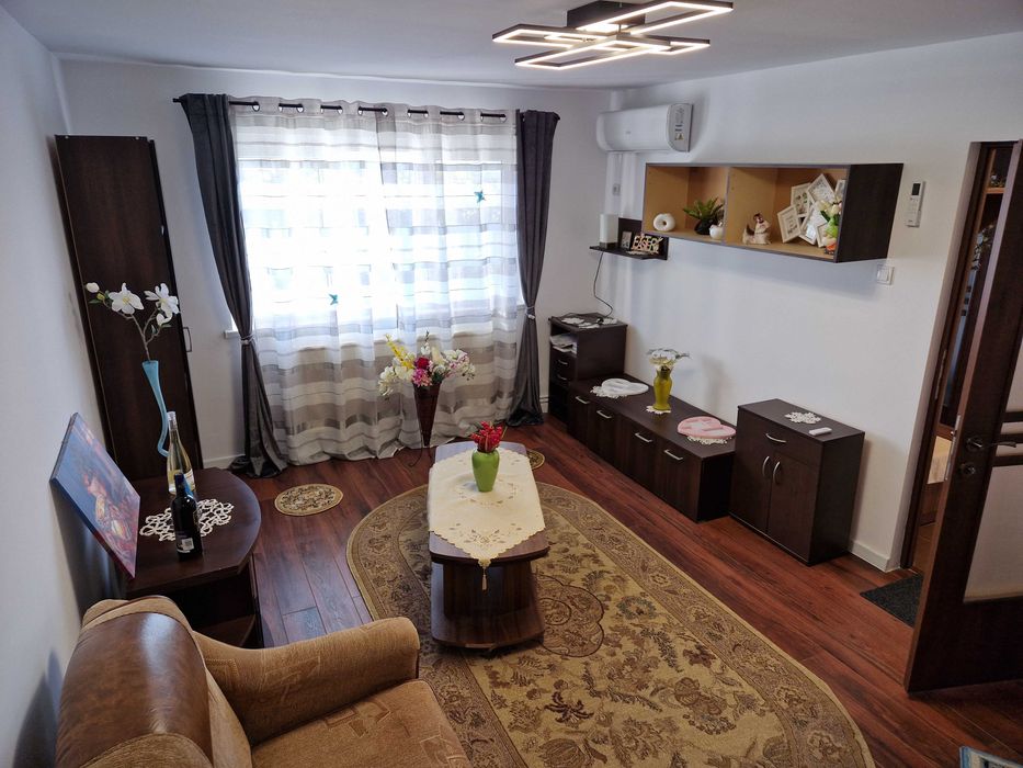 Ofer spre închiriere Apartament 2 camere decomandat. Stefan Cel Mare