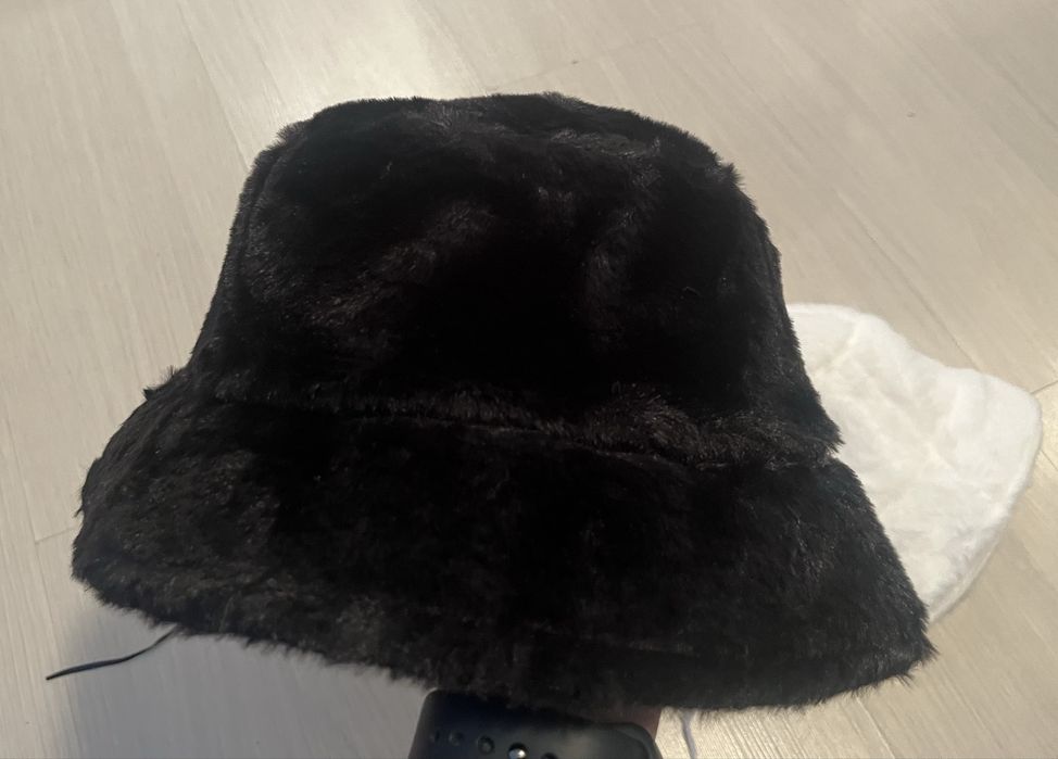 Мека зимна шапка