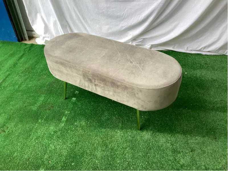 Masuta de fier cu sticla si sofa