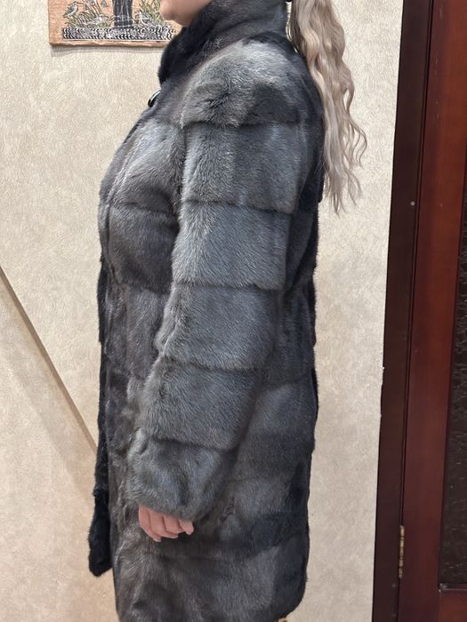 . Норкавая шуба , цвет графит.