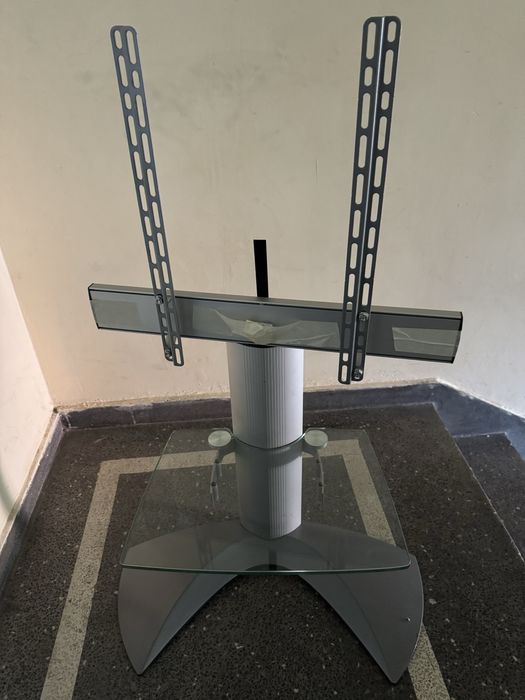 Стойка за телевизор за под