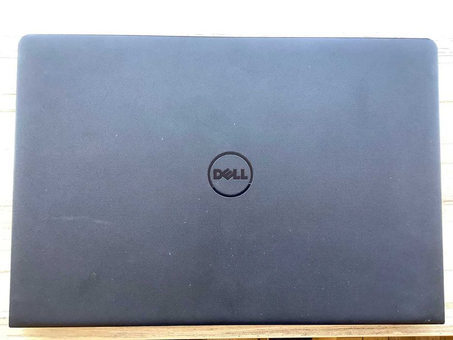 Лаптоп Dell Inspiron 15  |i3| 12GB RAM |Перфектен с нова батерия