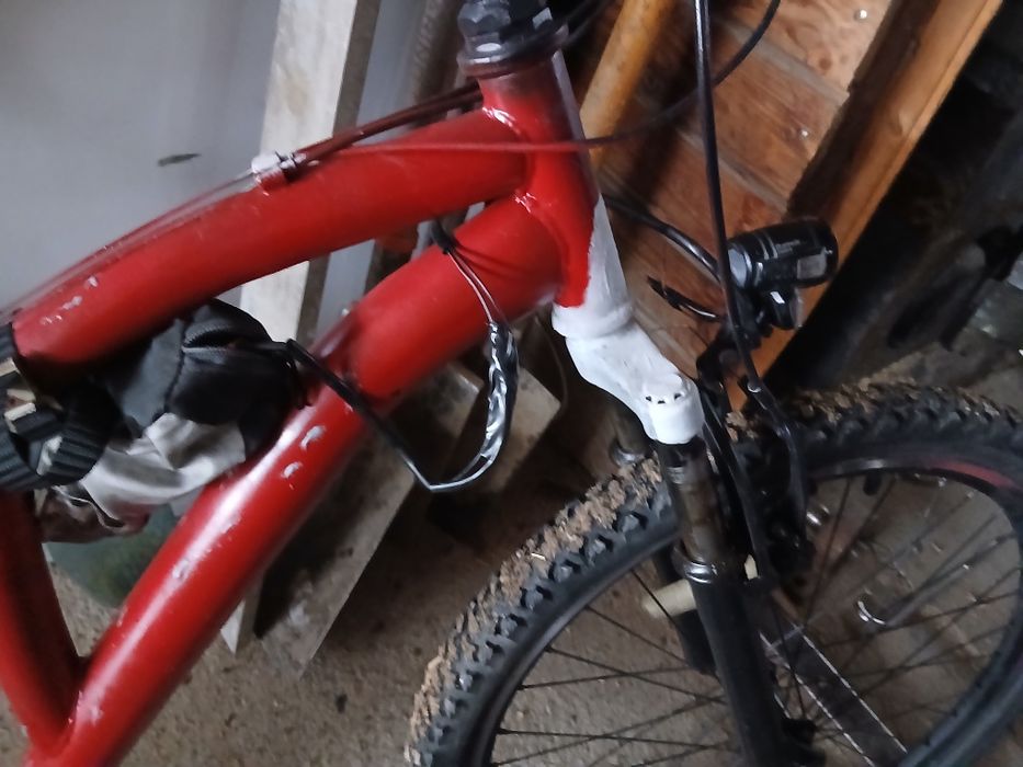 Vând bicicleta cu bec baterie si încărcător