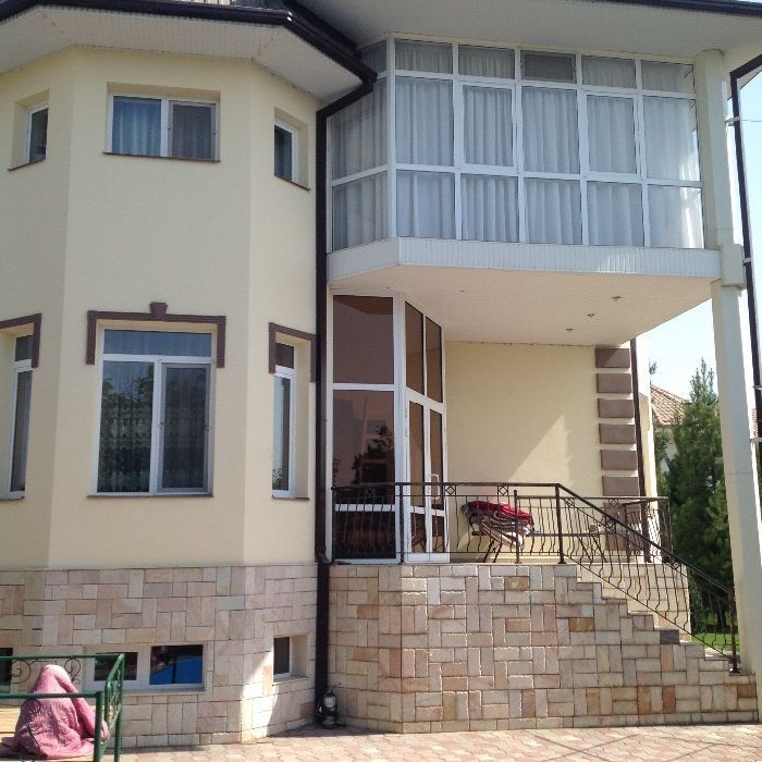 Продам 3 этаж. дом общ. пл. 350 кв. м., 6комн., участок 11 соток