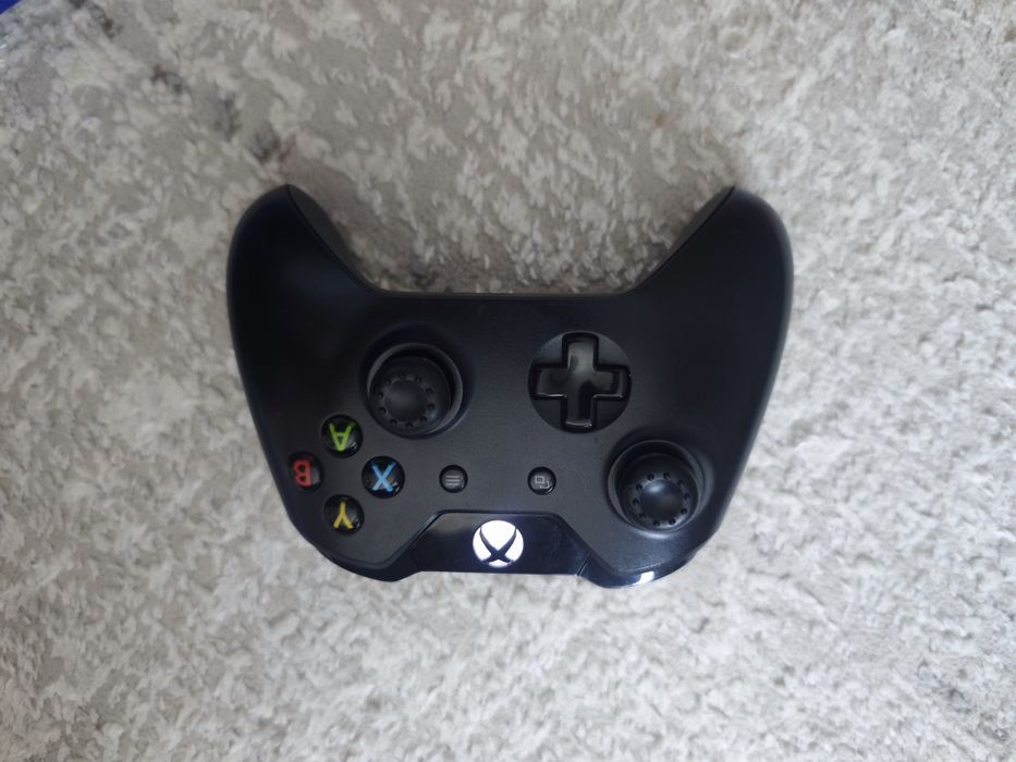 Продам Xbox one  256gb