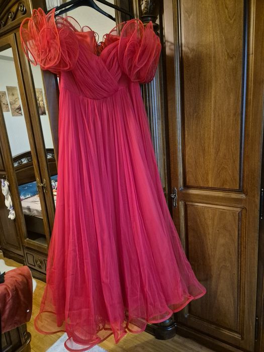 Rochie lunga de tulle cu detalii in talie si pe umeri - Ana Radu