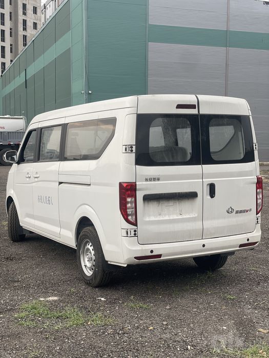 Changan V5 minivan