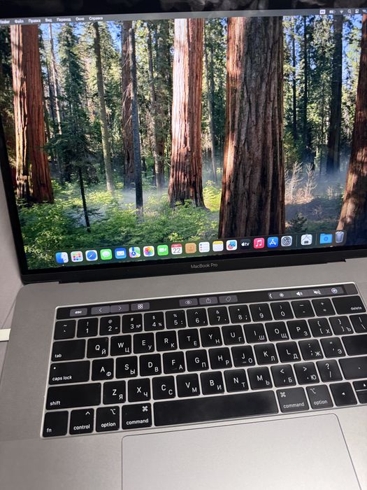 Продам MacBook Pro 15” (2018) — Core i7 / 16 GB / 256 GB SSD