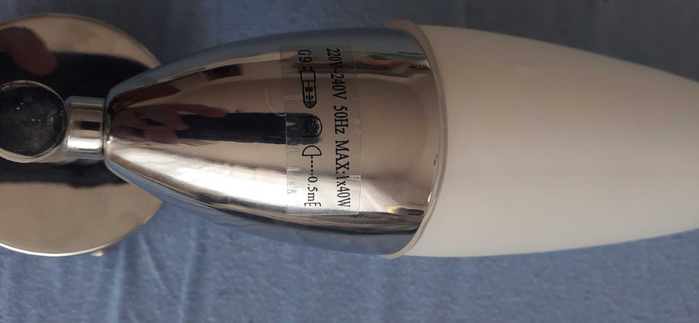 Стенна и лампа за баня