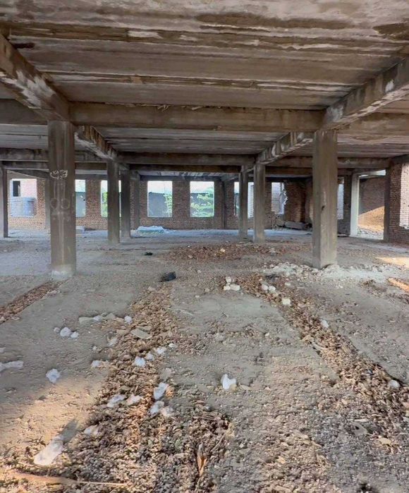 Отдельно стоящее здание 3000 м² на участке 50 соток