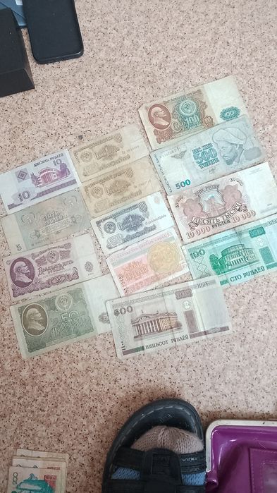 Продам телефоны , монеты разное