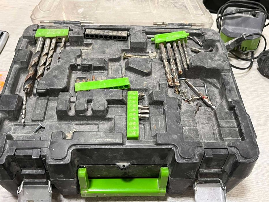 LUX Tools PowerSystem A-BS-20 комплект / зарядно, батерия, куфар