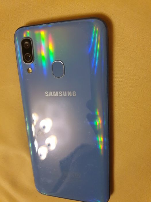 Самсунг А40 б/у продам