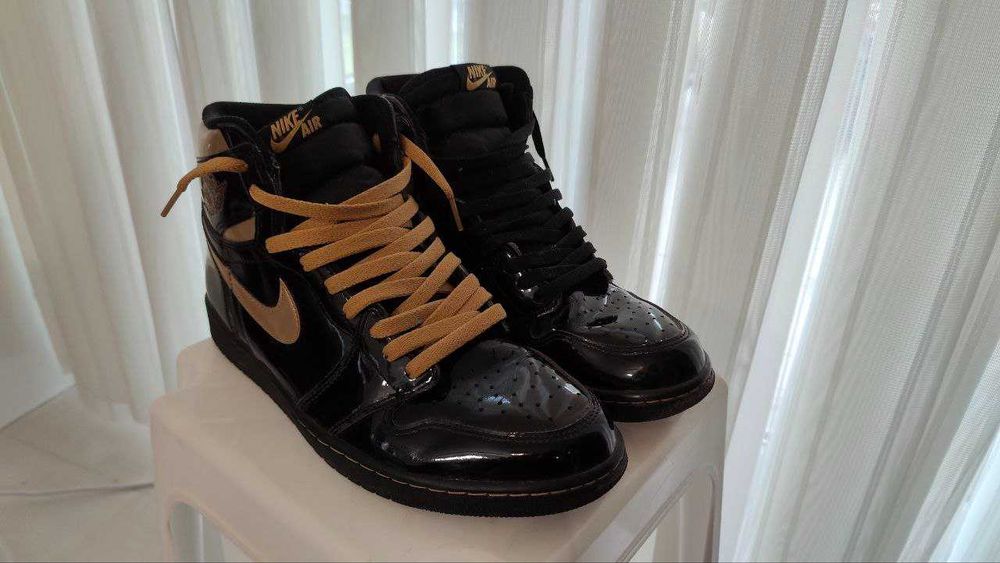 Nike Air Jordan 1 OG Black and Gold 45 размер. Като нови!!!