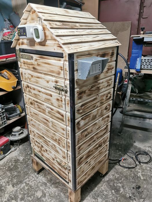 Afumatoare electrica convecție.