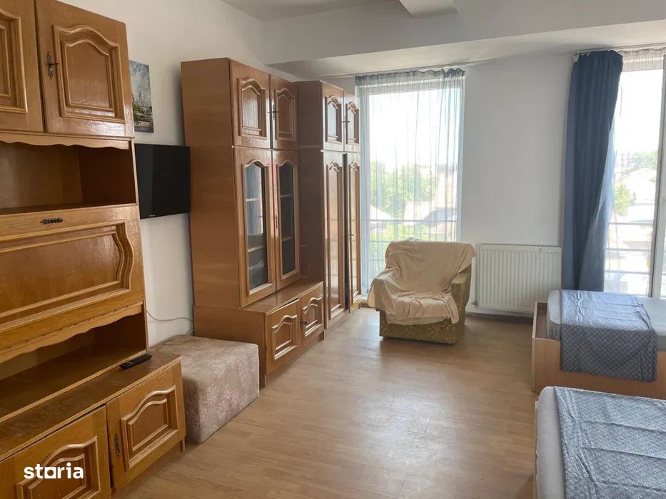 Apartament cu 3 camere, 70 mp, decomandat, etaj intermediar, parcare — fotografia 1