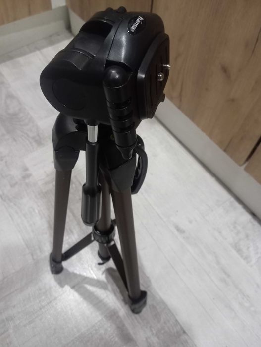 Canon 4000D + обективи 18-55 и 75-300 + раница+ +статив + книга