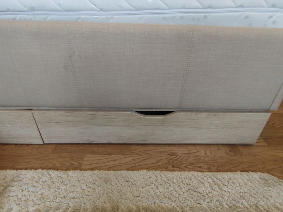 Единично, тапицирано легло