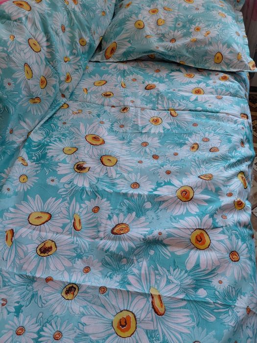 Продам комплекта постельного белья 1,5.