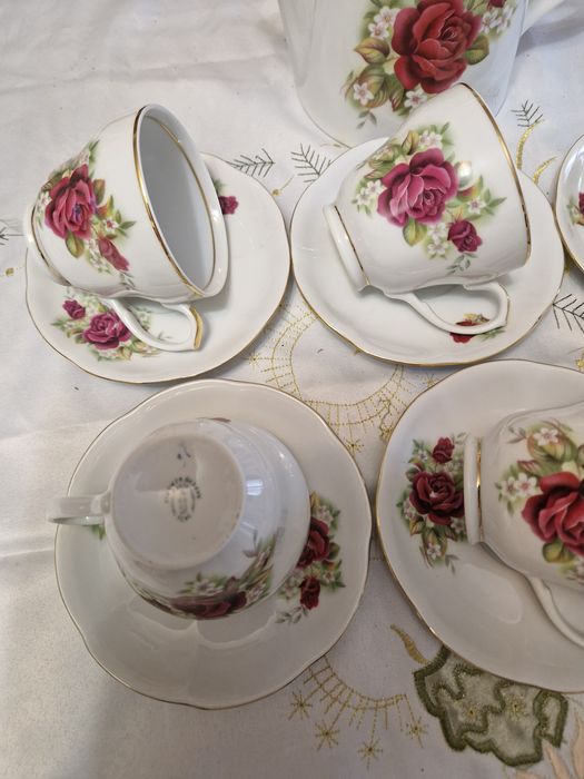 Set ceai sau cafea portelan Bavaria Germania cu trandafiri .