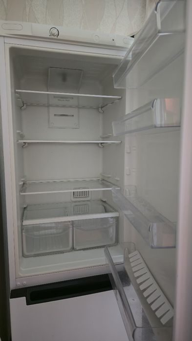 Холодильник indesit