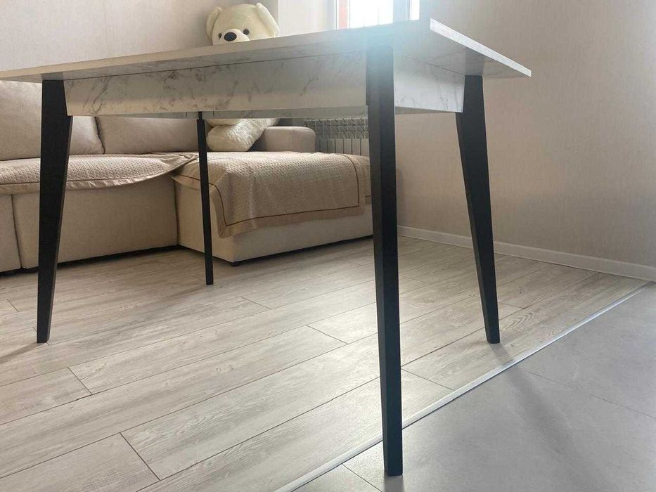 Стол кухонный в отличном состоянии