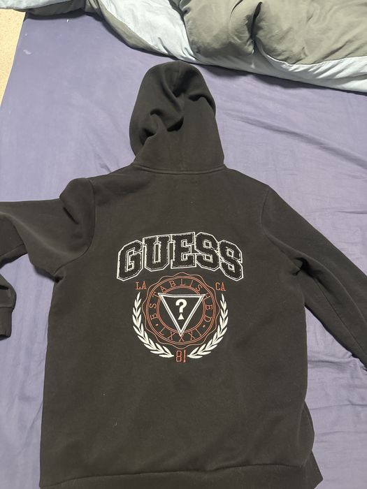 Суичър на guess оригинален почти не използван