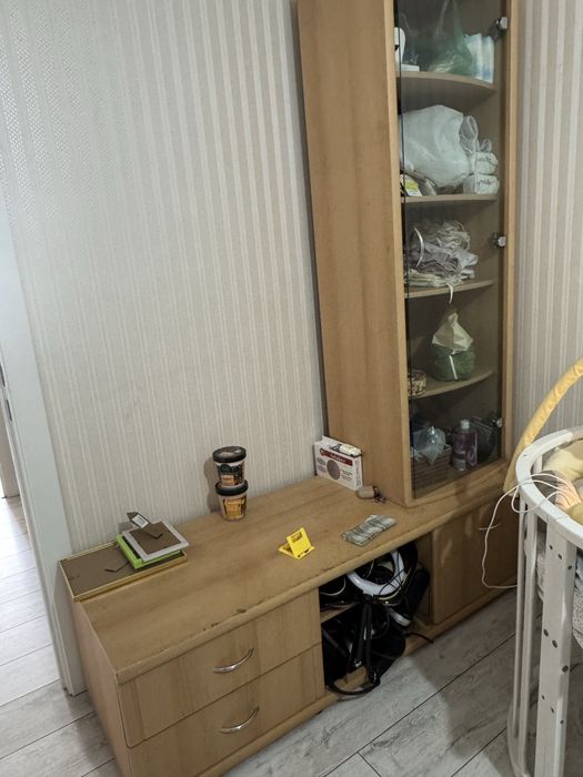 Продам стенку шкаф комод