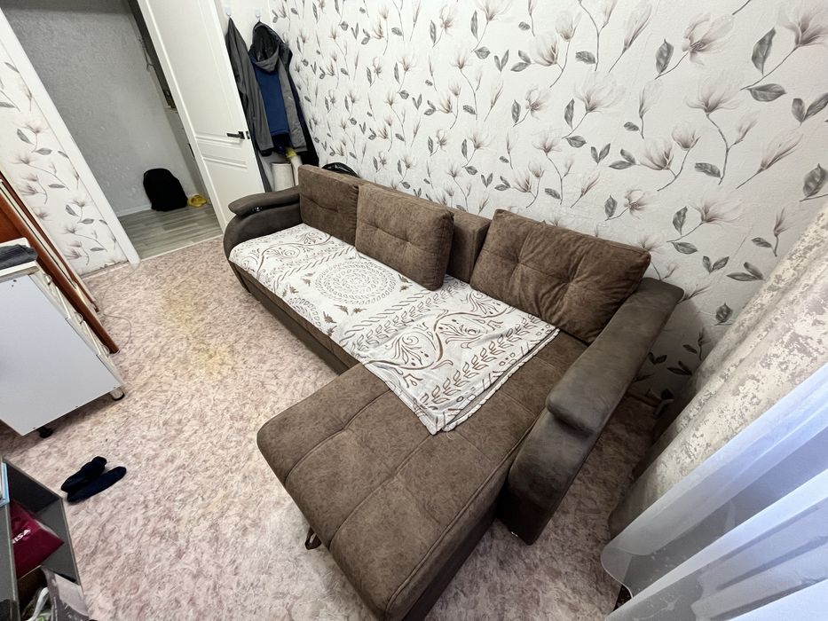Продам углавой диван с креслом