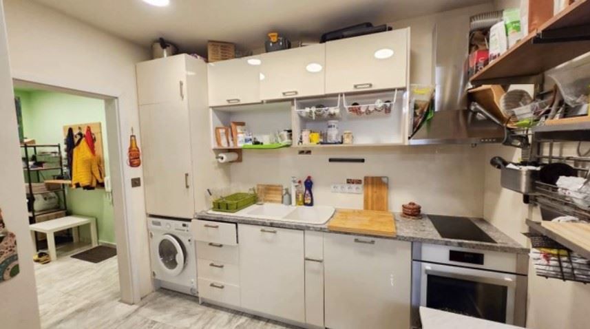 Дава се под наем Тристаен апартамент в София, Кръстова вада - 90 кв.м за 1245.42 € - Снимка #1